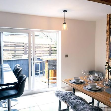 4 Bedroom - Sleep 9 Home In Cheadle Staffordshire - Alton Towers Polar Express Dimmingsdale Peak District Trentham Gardens Water World Eksteriør billede
