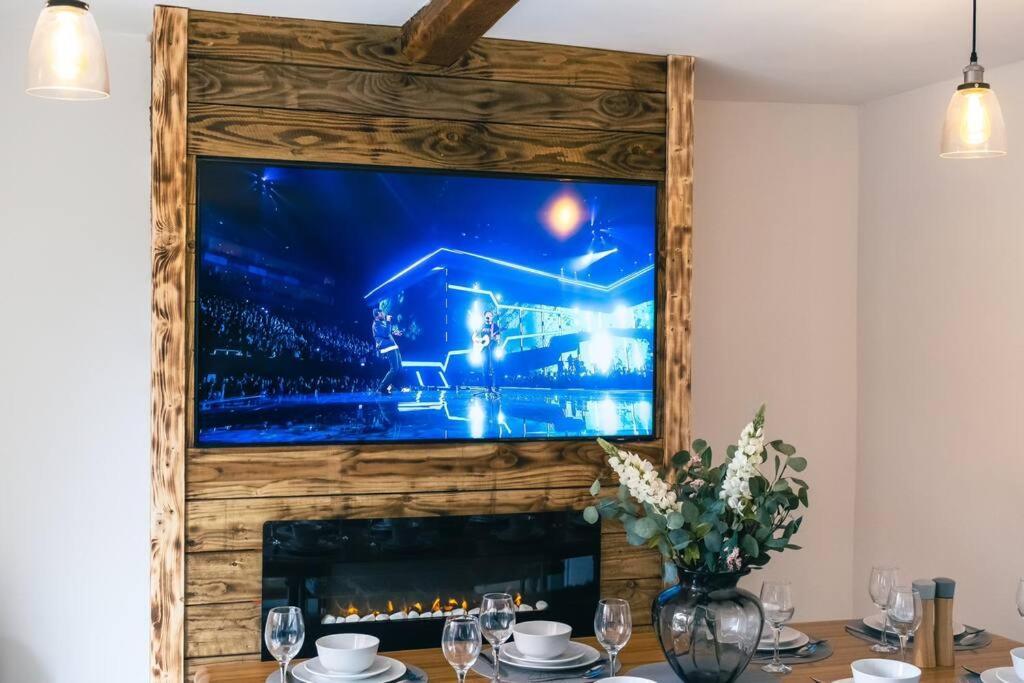 4 Bedroom - Sleep 9 Home In Cheadle Staffordshire - Alton Towers Polar Express Dimmingsdale Peak District Trentham Gardens Water World Eksteriør billede