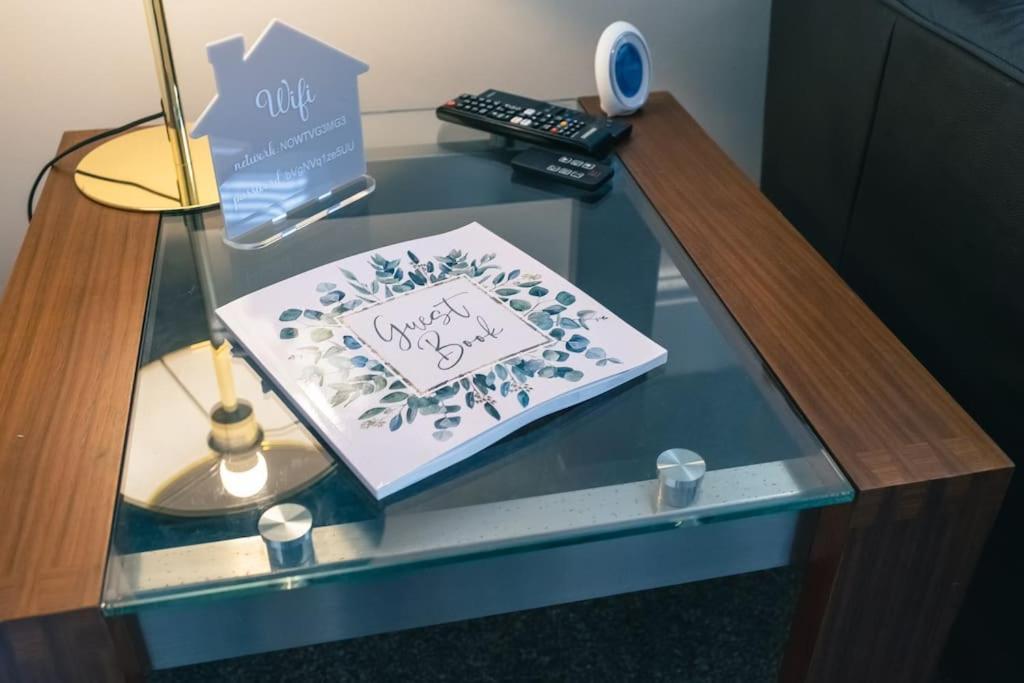 4 Bedroom - Sleep 9 Home In Cheadle Staffordshire - Alton Towers Polar Express Dimmingsdale Peak District Trentham Gardens Water World Eksteriør billede