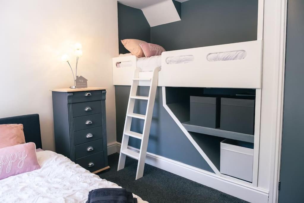 4 Bedroom - Sleep 9 Home In Cheadle Staffordshire - Alton Towers Polar Express Dimmingsdale Peak District Trentham Gardens Water World Eksteriør billede