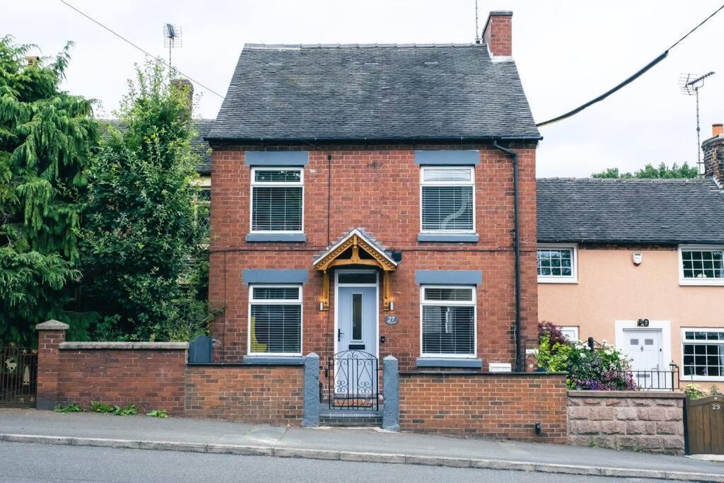 4 Bedroom - Sleep 9 Home In Cheadle Staffordshire - Alton Towers Polar Express Dimmingsdale Peak District Trentham Gardens Water World Eksteriør billede