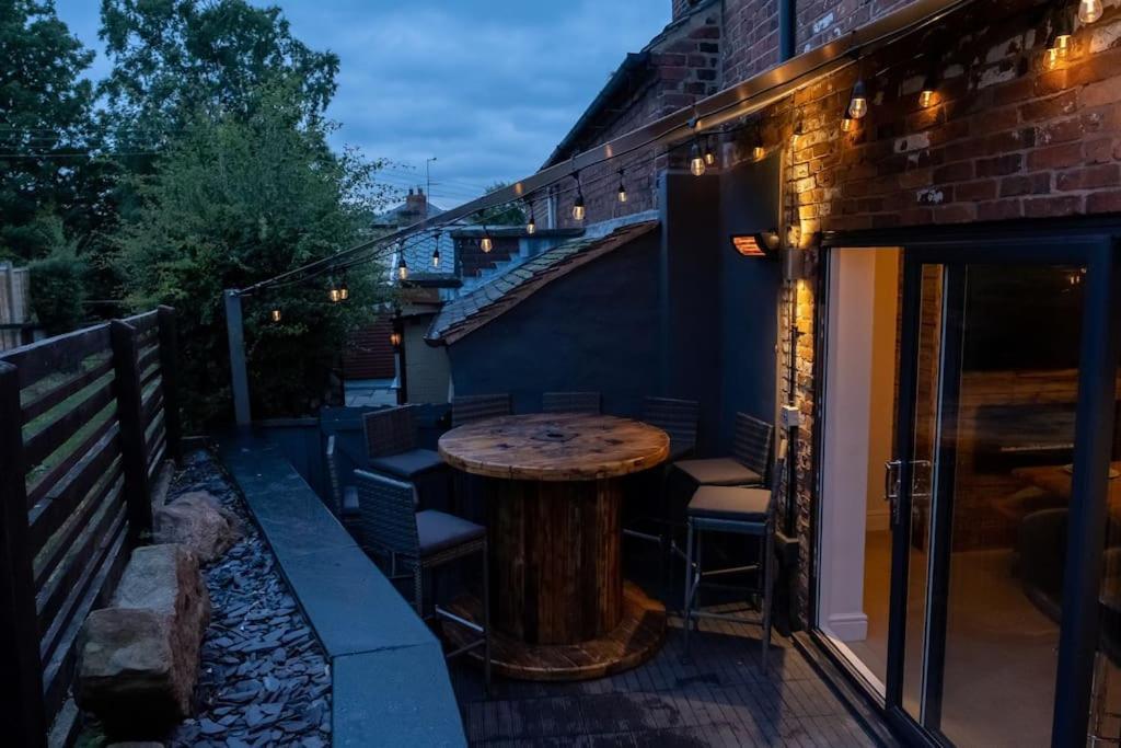 4 Bedroom - Sleep 9 Home In Cheadle Staffordshire - Alton Towers Polar Express Dimmingsdale Peak District Trentham Gardens Water World Eksteriør billede