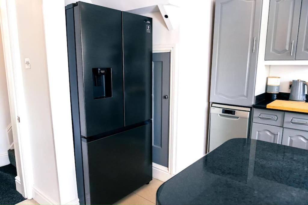 4 Bedroom - Sleep 9 Home In Cheadle Staffordshire - Alton Towers Polar Express Dimmingsdale Peak District Trentham Gardens Water World Eksteriør billede