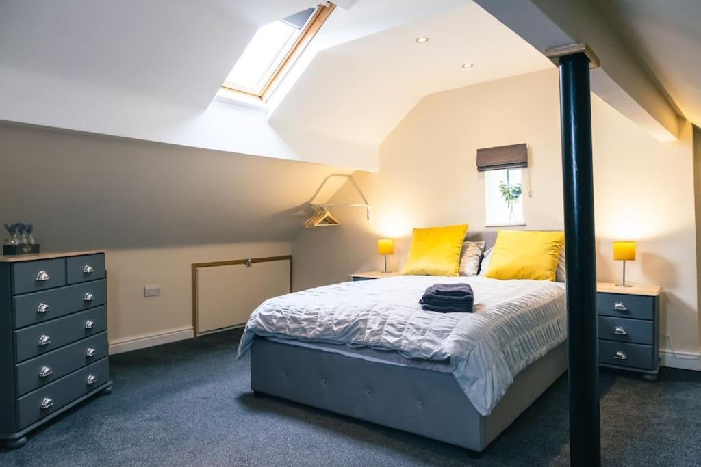 4 Bedroom - Sleep 9 Home In Cheadle Staffordshire - Alton Towers Polar Express Dimmingsdale Peak District Trentham Gardens Water World Eksteriør billede
