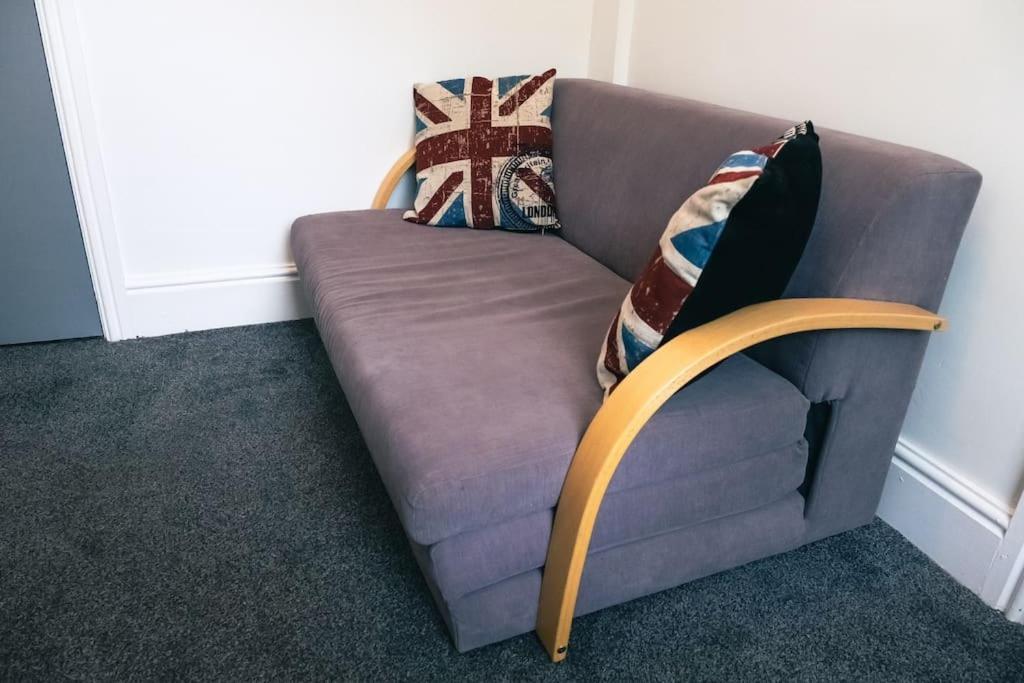 4 Bedroom - Sleep 9 Home In Cheadle Staffordshire - Alton Towers Polar Express Dimmingsdale Peak District Trentham Gardens Water World Eksteriør billede