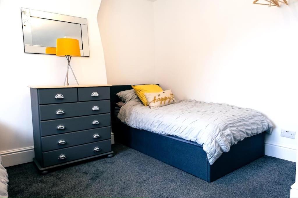 4 Bedroom - Sleep 9 Home In Cheadle Staffordshire - Alton Towers Polar Express Dimmingsdale Peak District Trentham Gardens Water World Eksteriør billede