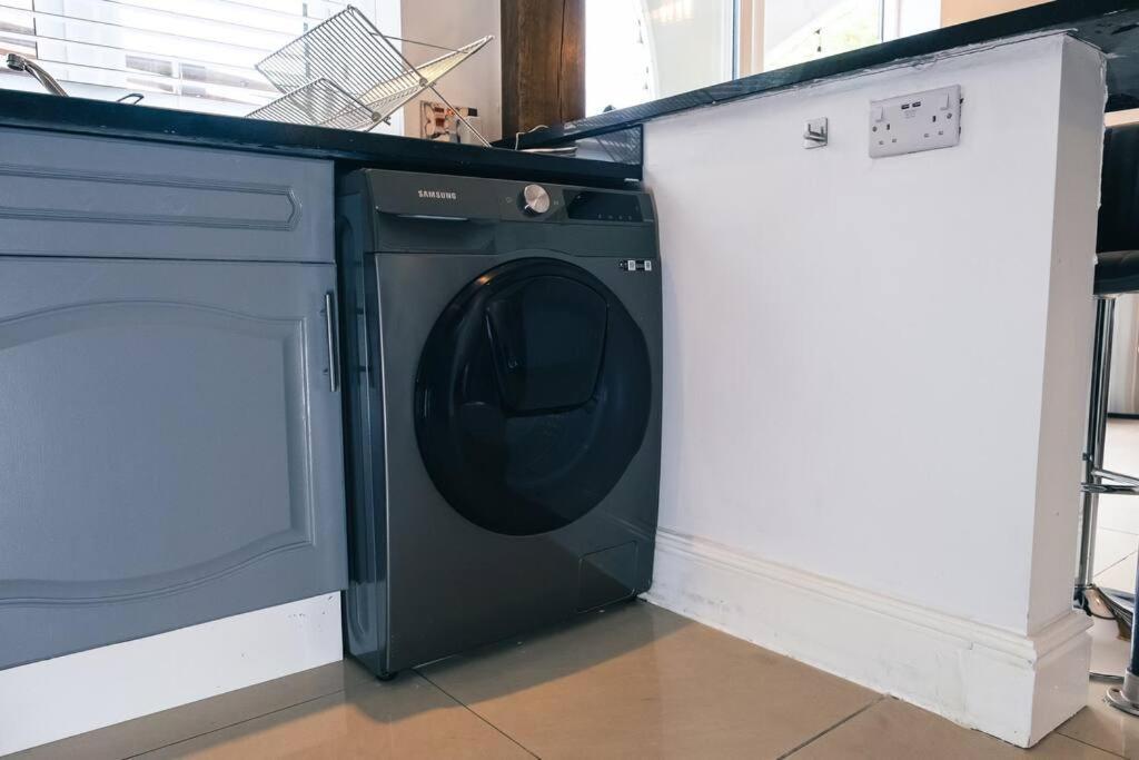 4 Bedroom - Sleep 9 Home In Cheadle Staffordshire - Alton Towers Polar Express Dimmingsdale Peak District Trentham Gardens Water World Eksteriør billede